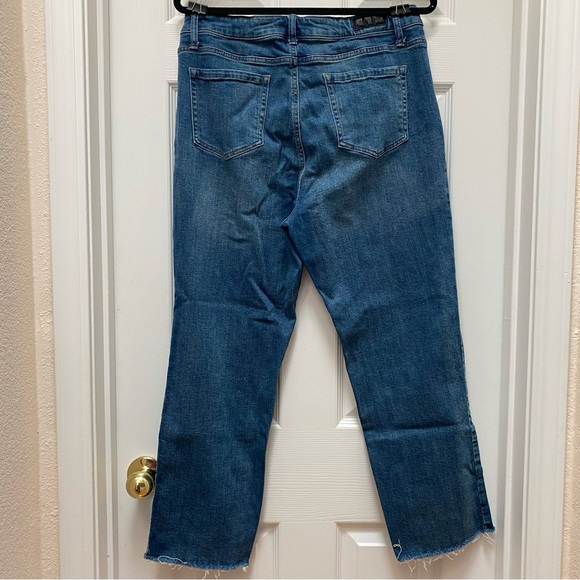 Kenneth Cole New York High Rise Straight Leg Button Fly Medium Blue Wash Jeans - Picture 5 of 6